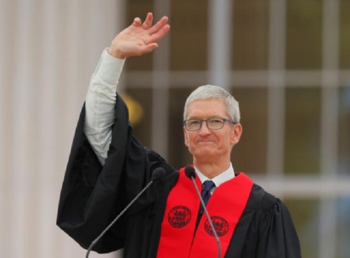 Apple’s CEO Tim Cook Urges MIT Students to Never Lose Sight of Humanity
