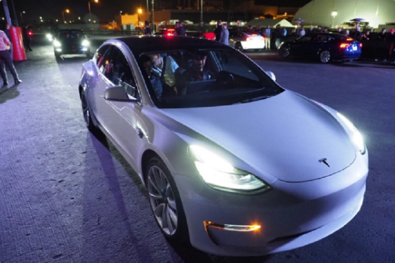 Tesla Posts Quarterly Earnings, Says Model 3 Output is on Track to Reach Production Goals