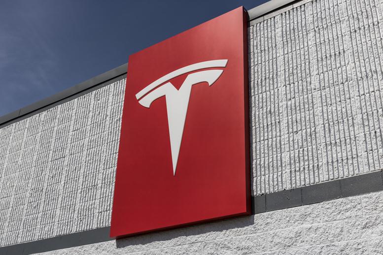 Tesla Misses Model 3 Goal, Stock Drops Almost 10%