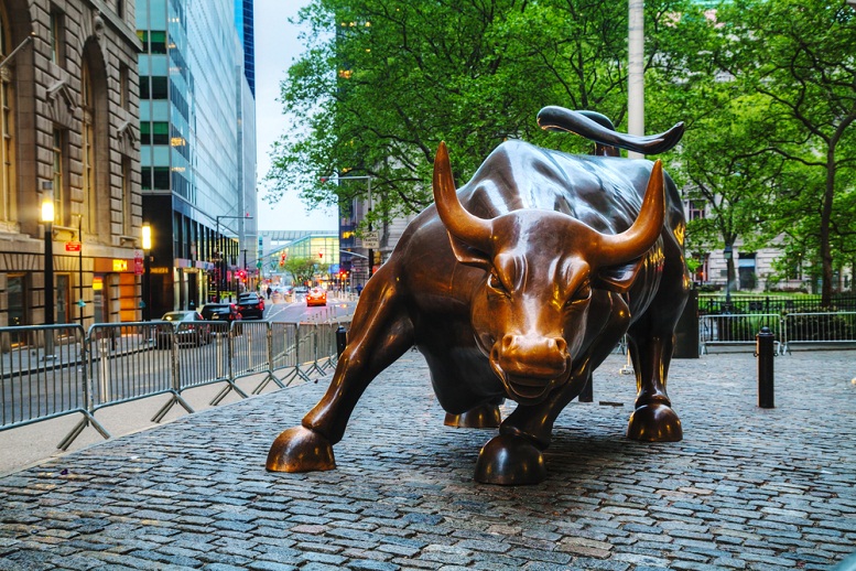 Broadcom, DineEquity, Amazon, Nvidia and Apple as Zacks’ Bull and Bear of the Day