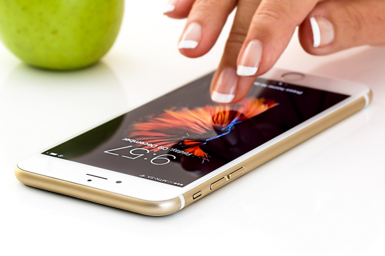 Apple – Ads, New Phones, Ka-Ching!
