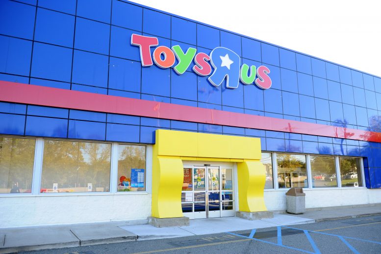 Amazon Reportedly Considering the Purchase of Old Toys R Us Stores