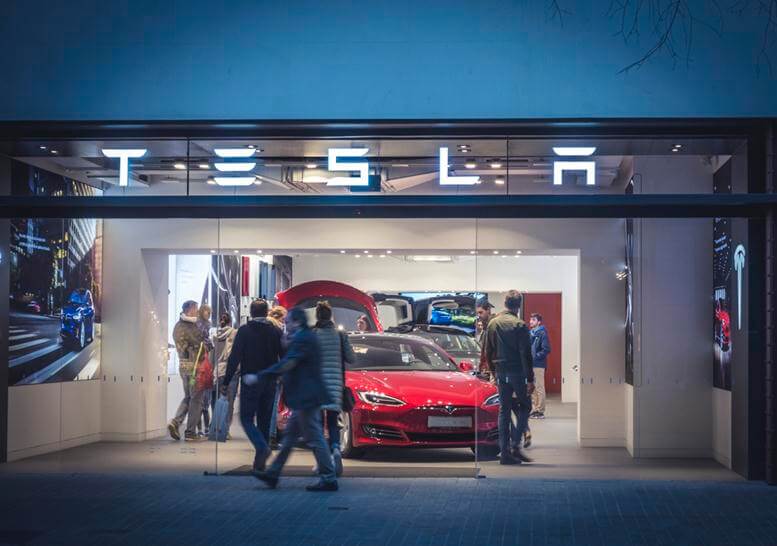 TSLA Stock Recovers Losses but Analysts Show Concern