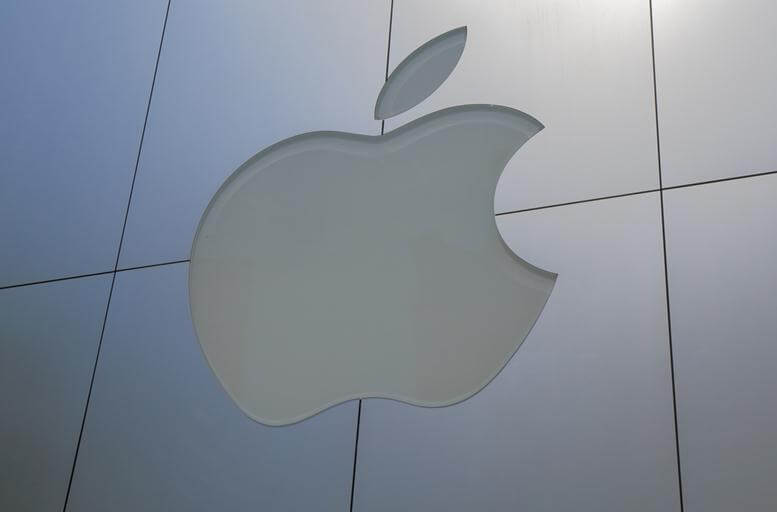 Apple Hires Samsung Battery Lead: Flirting with the Enemy?