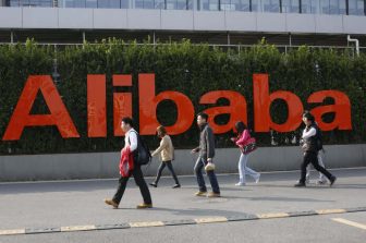 Alibaba Stumbles as Tencent Continues Recovery