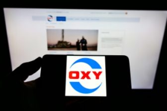 Can Buffett’s Strategy Stabilize Oxy Shares?